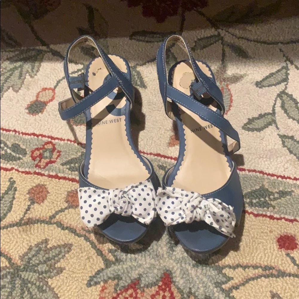 Dainty wedges